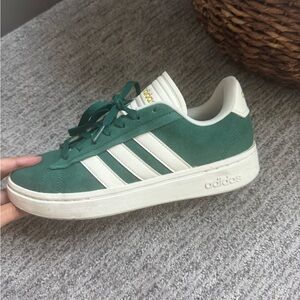 Adidas Sneakers